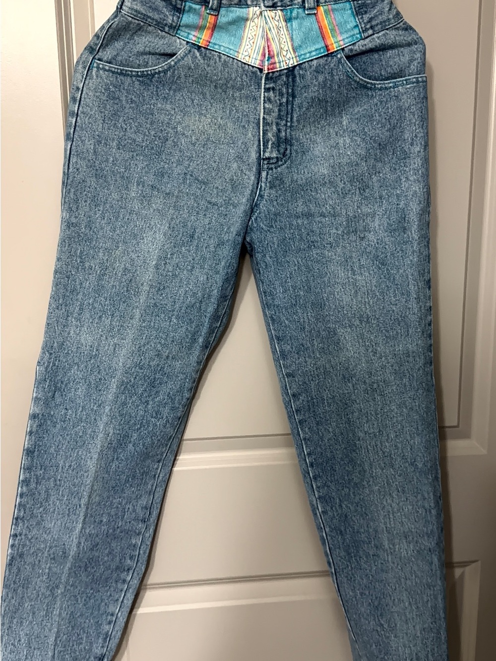 VIntage Taboo Brand Hi-Waist Light Wash Women’s Jeans with Colorful Waist Accent
